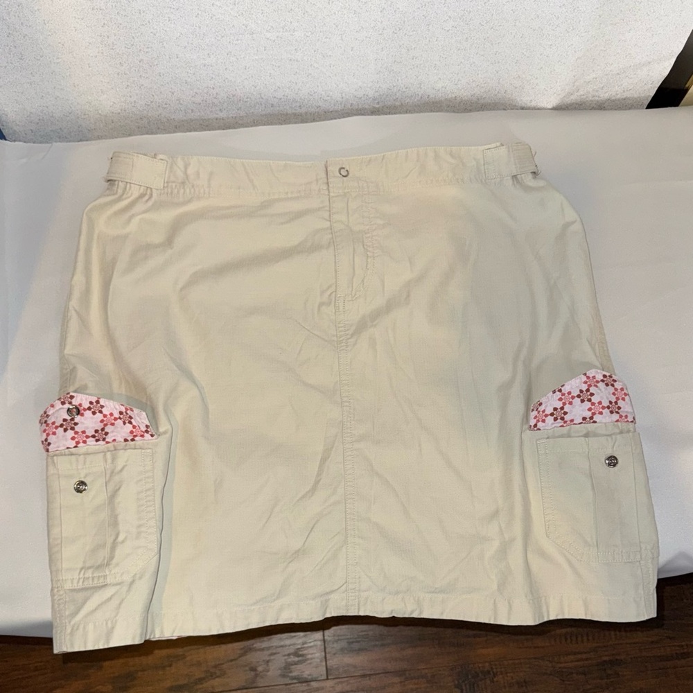 Horny Toad Beige and Red Floral Skirt size 10 with defect